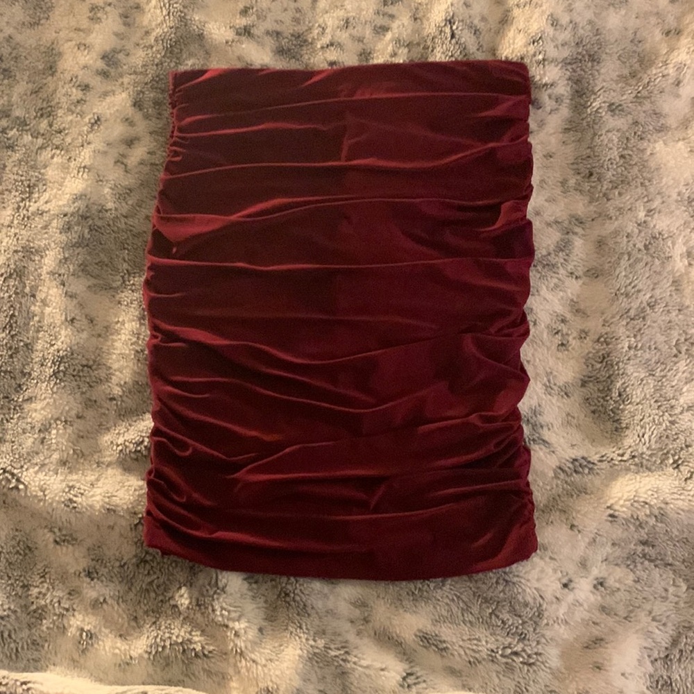 JustFab - maroon, form-fitting ruched skirt - size medium